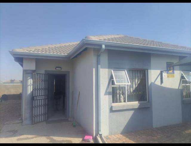 3 BEDROOM HOUSE FOR SALE IN SALFIN